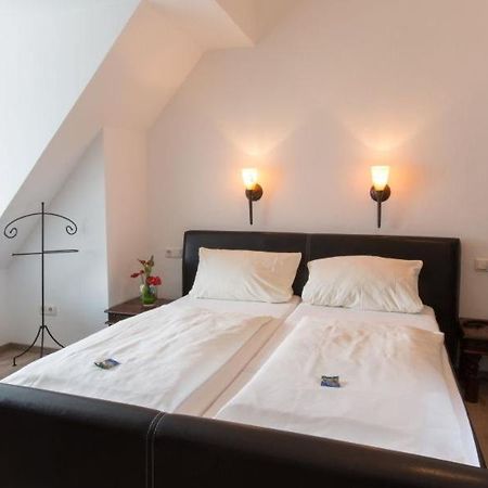 Hotel Zur Roemerbruecke ノイヴィート エクステリア 写真