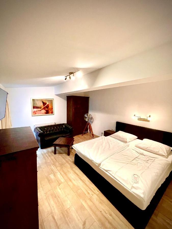 Hotel Zur Roemerbruecke ノイヴィート エクステリア 写真