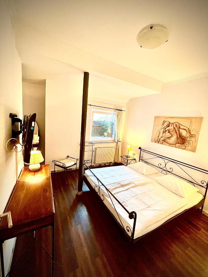 Hotel Zur Roemerbruecke ノイヴィート エクステリア 写真