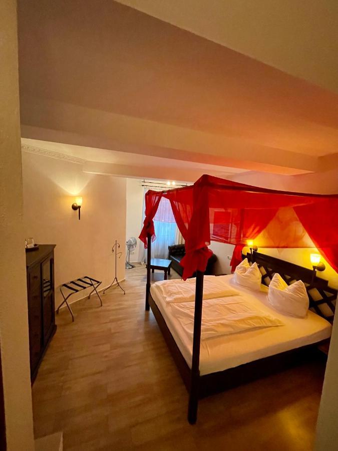 Hotel Zur Roemerbruecke ノイヴィート エクステリア 写真
