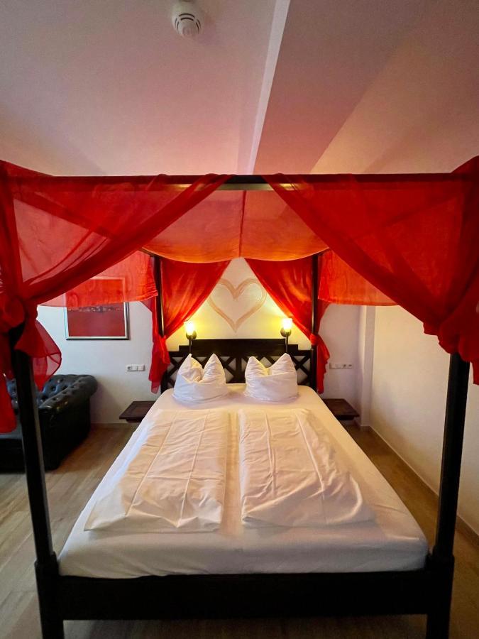 Hotel Zur Roemerbruecke ノイヴィート エクステリア 写真
